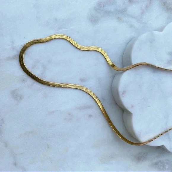 2.5mm Dainty Gold  Snake Chain Necklace 18k Gold Plated Chain Layering - Picture 3 of 8